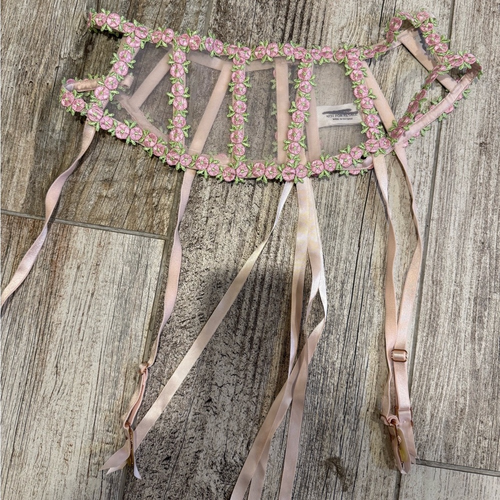 NWOT Crystal Martin Floral Garter Belt